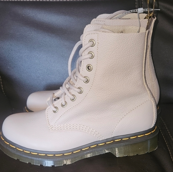 Dr. Martens 1460 Pascal Virginia Leather Lace Up Boots 'Vintage Taupe' size 6 - Picture 11 of 16